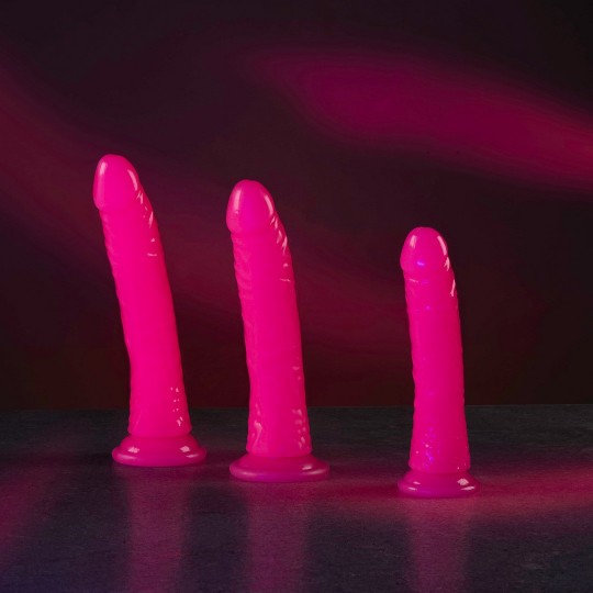 SLIM REALISTIC DILDO WITH SUCTION CUP - GLOW IN THE DARK - 8&#039;&#039; / 20 CM